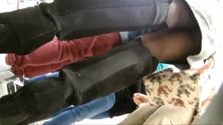 upskirt sous la jupe botte et collant
