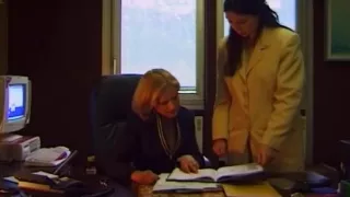 Delfyn Delage se masturbe au bureau