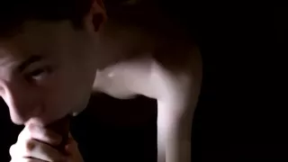 Kleiner Schwanz, der an einem riesigen Schwanz lutscht, POV-Stil