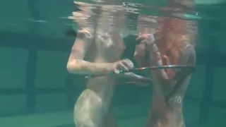 Bad quality underwater lesbian show