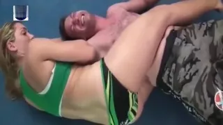 Gemischtes Wrestling im Ring