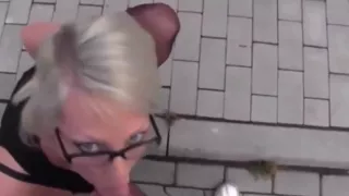 Blondine von ons-treffen. de wird auf einem Rastplatz gefick