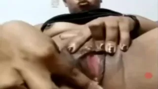 Die thailändische Lügnerin leckt ihr Muschiwasser