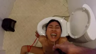 Aufurinlust . com den geilsten Thais in den Mund pissen