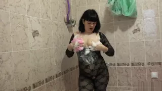 Young brunette masturbates in the bathroom