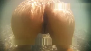 My girlfirend Dion masturbates in the the sea for your pleasure