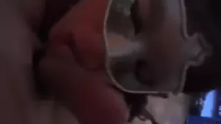 Troia me lo succhia nel ristorante