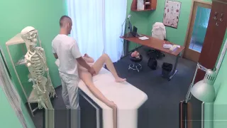 Dude playing doctor fuck brunette