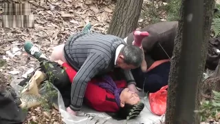 2 Old Chinese Couples