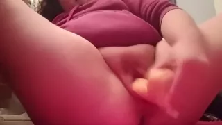 Juicey pussy squirts solo