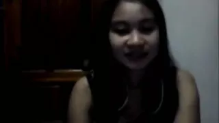 Thailändisches Schulmädchen mit riesigen Brüsten