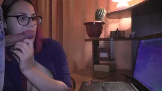 Gamer Girl does Blowjob without being distracted from the game