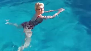 Casey Deluxe - Badespass im Pool