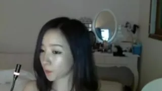 Nima Park - Nackt auf dem Bett