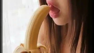 Teenager Mädchen mit Banane