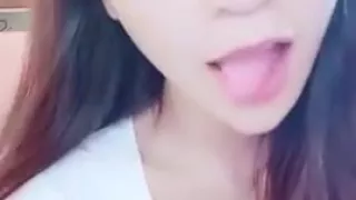 Pretty Chinese Camgirl Live Tease