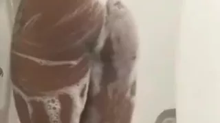 Shower time with Queen bunny