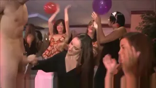 Amateur Girls Slurp Strippers Huge Cocks At Cfnm Party