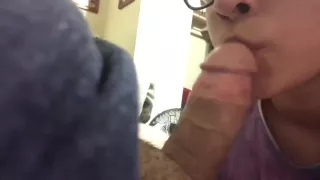 18 yr old babe sucking dick