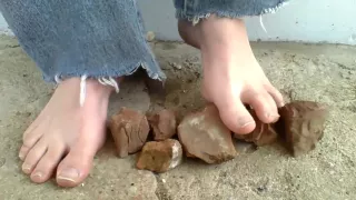 Dreena Rogue Feet on the Rocks