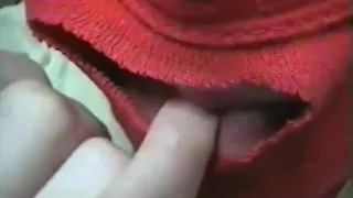 Deborah sucking on her fingers and biting her nails suce ses doigts