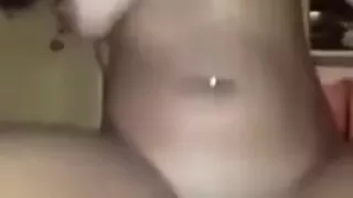 Morena sentando gostoso