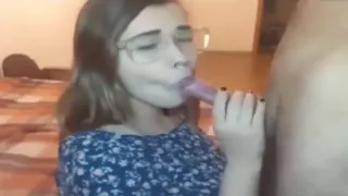 nerd tetona me da una mamada