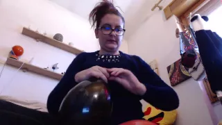 Sette orgasmi bagnati per sette grossi palloncini tutti da gonfiare