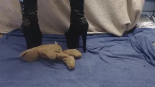 *Requested* My First Crushing Video - Ice, bread, stuffie, and a dildo