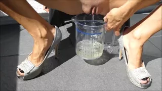 New extreme wet pee piss play pissing in a glass an make a wet t-shirt