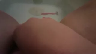 18 yr old fucking pussy with a whisk