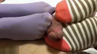 Two sisters foot hand