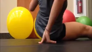 Super sexy big ass teen doing her exercises in the gym