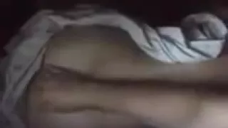dude fingers sleeping girlfriend on periscope