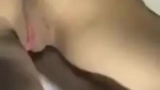 Türkisches Mädchen lutscht Schwanz und wird auf Periscope gefingert