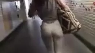 found this hot mom in her tight pants