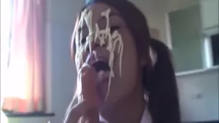 Azjatka i jej ogromne balony