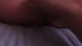 jeune étudiante française se fait doigter et adore les fessées !!