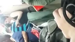 TETONA CHILENA EN METRO DE SANTIAGO DE CHILE, otra mujer se pajea escondida