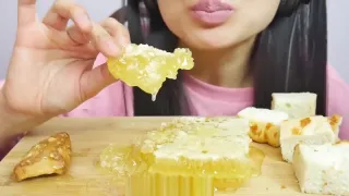 Asmr - Eating Honeycomb!