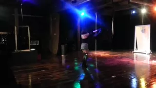 Beautiful sexy hoop star strips down and shakes her ass!!