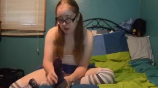 Kinky Schoolgirl Likes To Masturbate Before Class