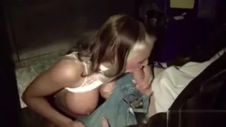 Fremden Typen im Pornokino einfach mal den Schwanz entsaftet