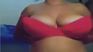 Beautiful babe letting her big breasts bounce