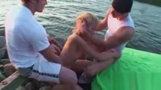 Dude fingers hot beauty previous to hardcore drilling