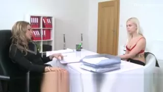 Female agent gets pussy licked from model