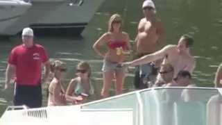 Come on show your ass to the partygoers