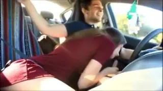 Lucky guy has his cock blown while driving