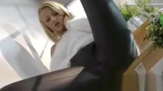 Amateur teen babe fingering