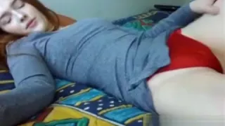 Cam Cutie Rubs Her Pussy